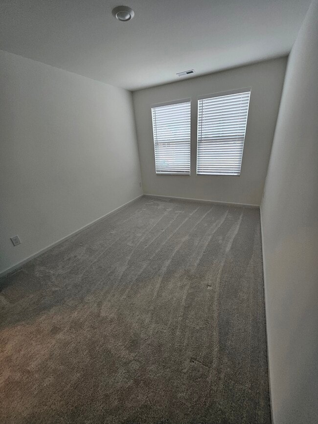 Building Photo - 868 Pilot St