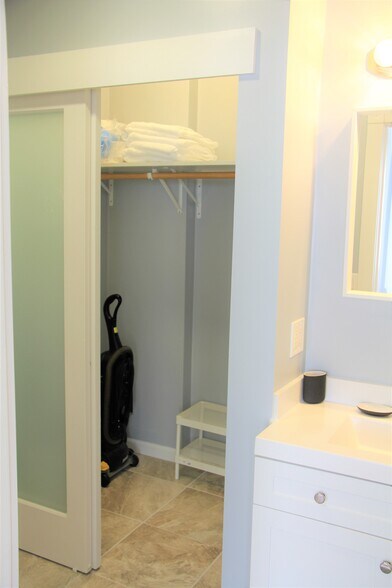 Building Photo - 820 S Junett St