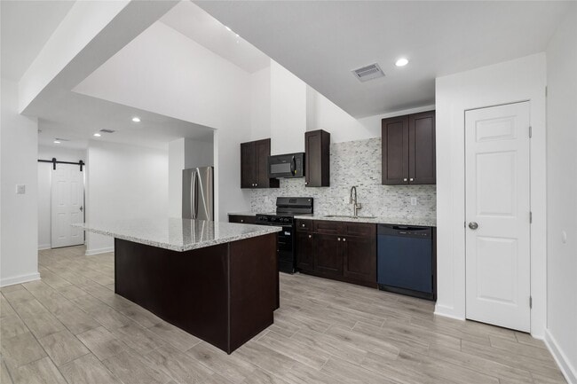 Building Photo - 6004 Bois D Arc St