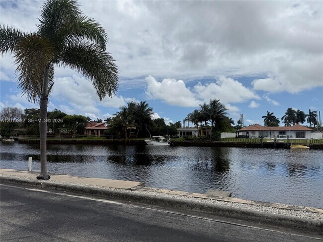 Building Photo - 170 Cypress Club Dr