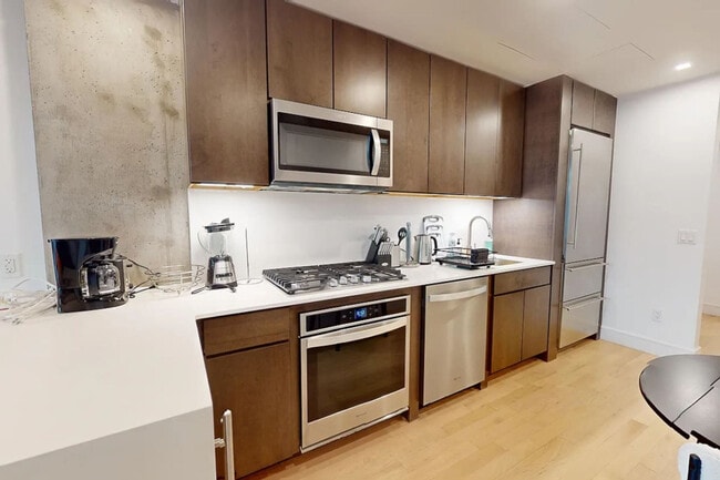 Building Photo - 132 W 26th St