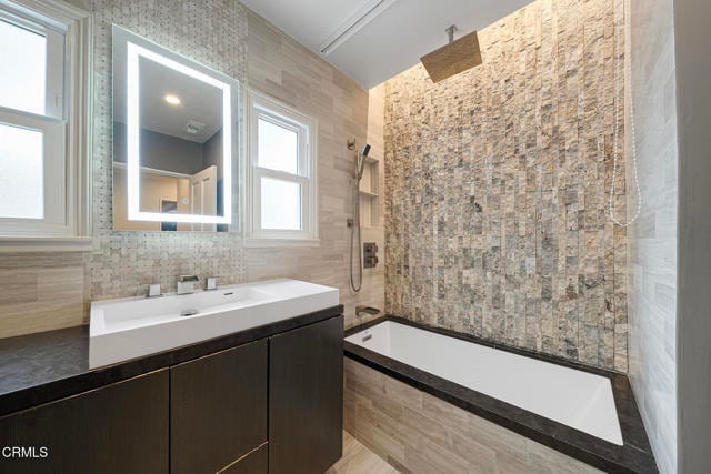 Building Photo - 208 Champion Pl