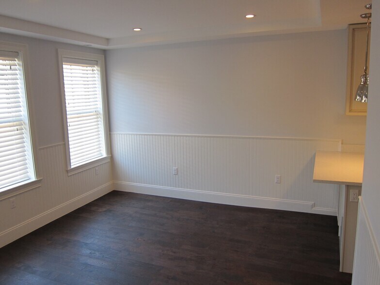 Building Photo - 18 Grove St