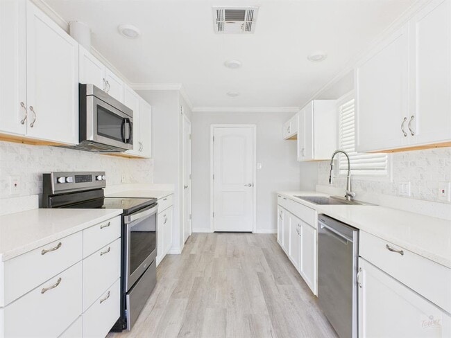 Building Photo - 11603 Gunsmoke Cir