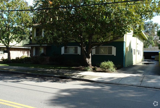 Building Photo - 565 Matadero Ave