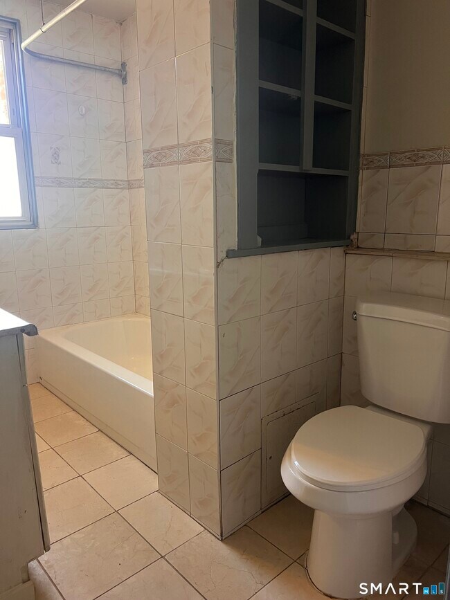 Building Photo - 337 Wilson St