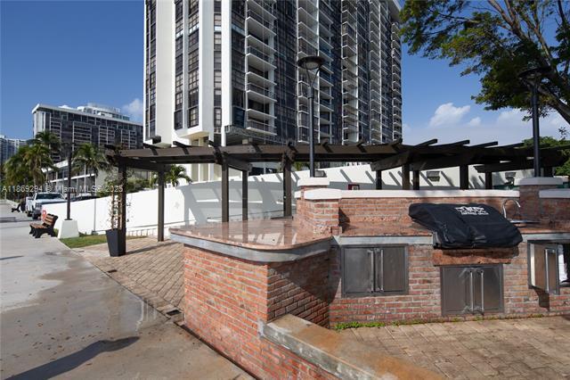 Building Photo - 1865 Brickell Ave