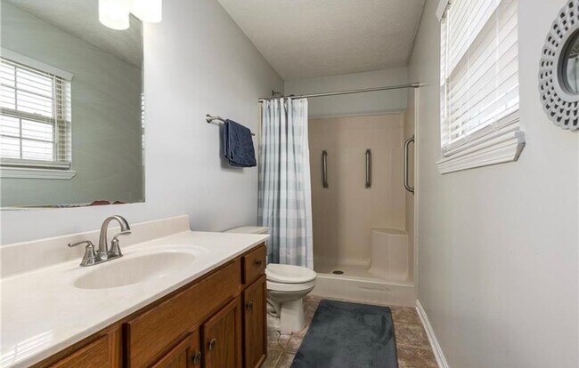 Building Photo - 3BR/2BR Home For Rent - Fenced Back Yard w...