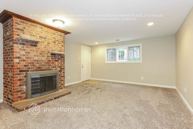 Building Photo - 9922 S 86th Ave