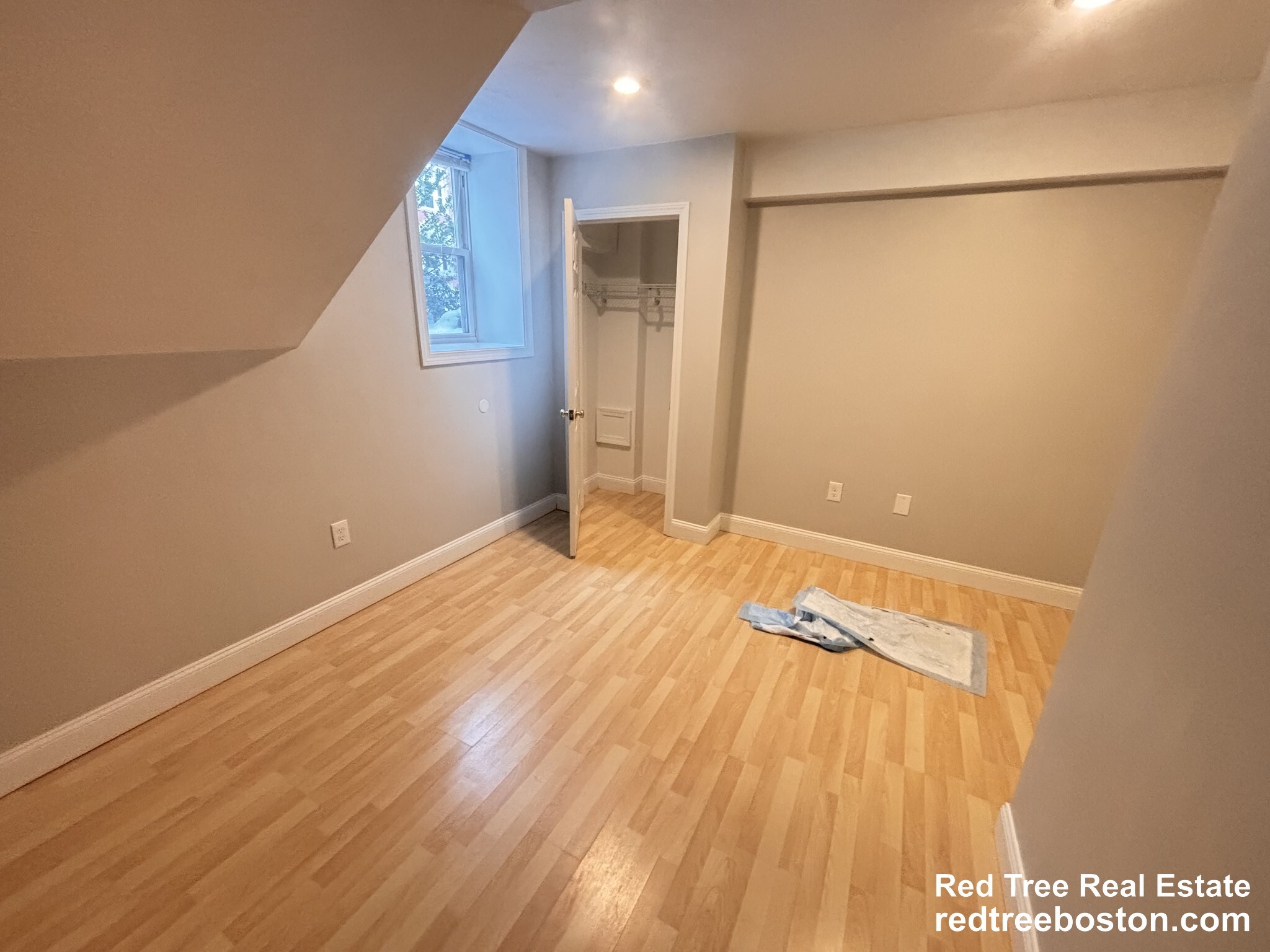 Building Photo - 10 Strathmore Rd