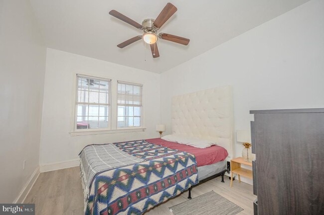 Building Photo - 221 35th St NE