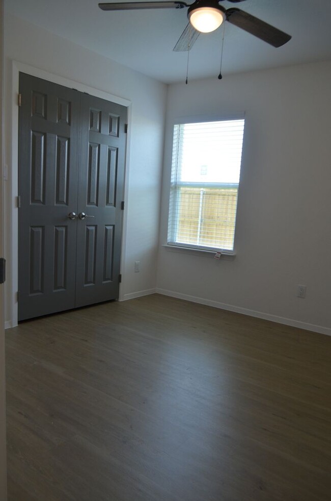 Building Photo - 971 Cline Dr