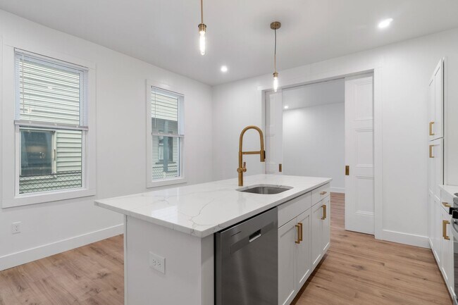 Building Photo - Modern Renovation - Sharpsburg