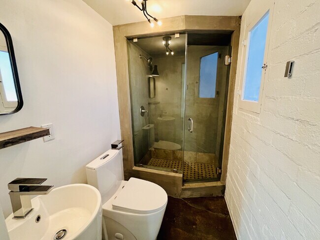 Building Photo - Adorable Studio Cabin near Joshua Tree Town Center
