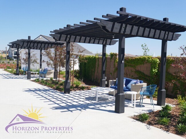 Building Photo - Modern Two-story 4 Bed 3.5 Bath 2,786 sqft...