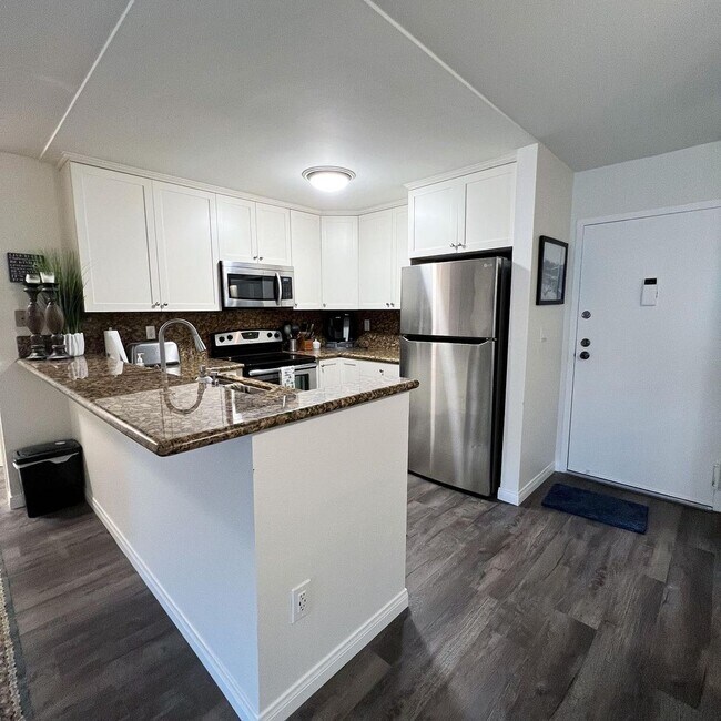 Building Photo - Charming Upgraded 1 Bed/1 Bath Condo at Mi...