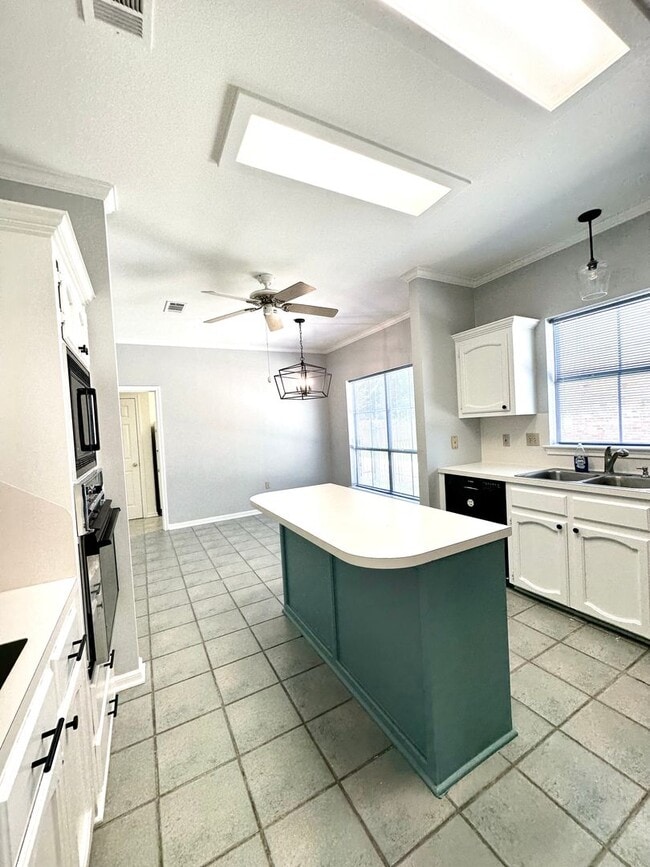 Building Photo - 11821 Thornberry Ln
