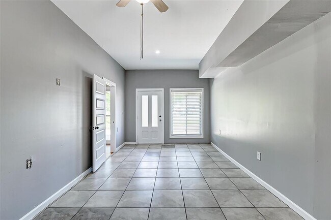 Primary Photo - 6223 Lavender St