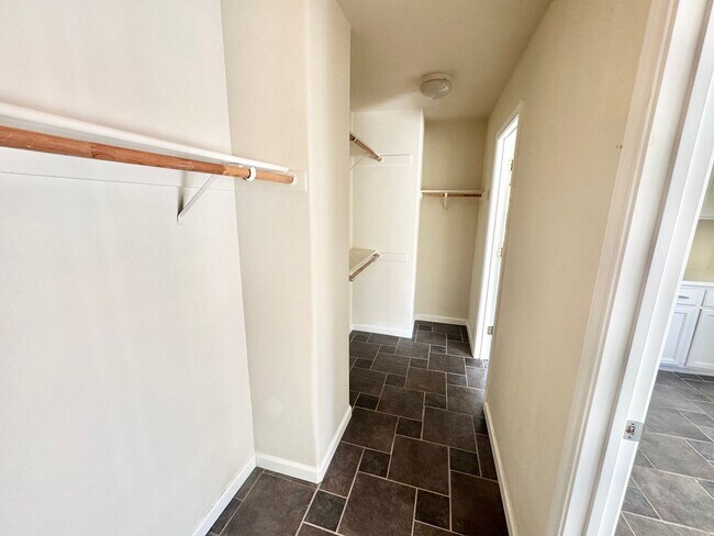 Building Photo - Beautiful 5 bed 3 bath Home in Wildhorse