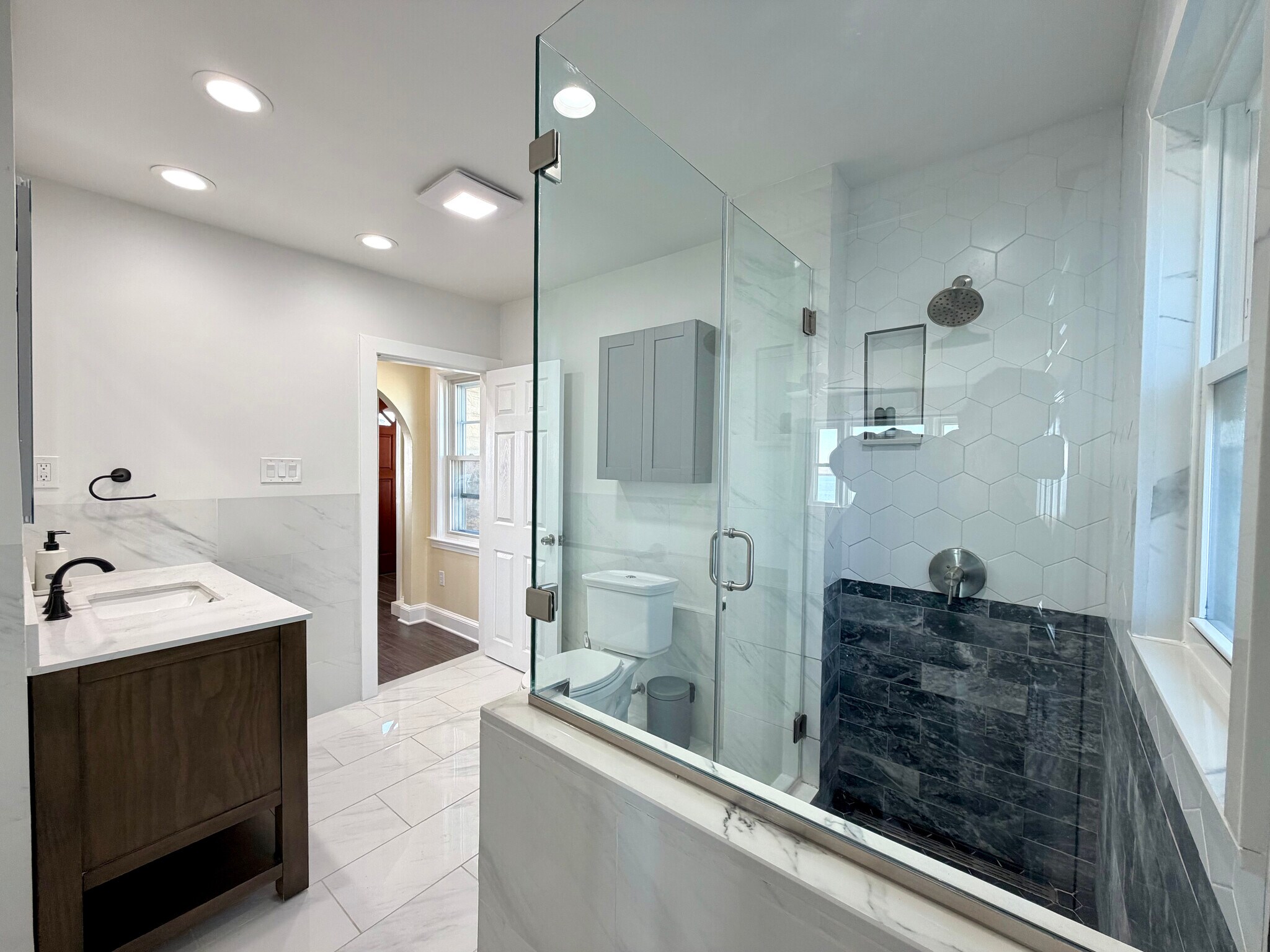 Building Photo - 36 Annavoy St