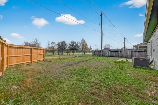 Building Photo - 9418 Belleclaire Ln