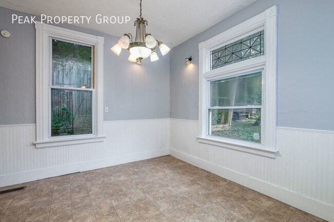 Building Photo - 2552 Vestry Ave