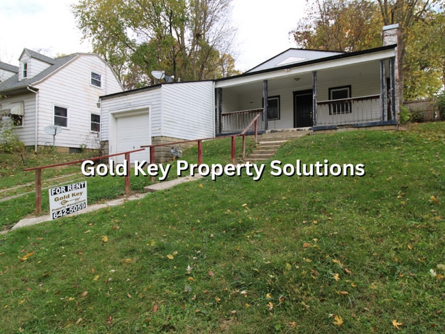 Building Photo - 2 Bedroom/1 Bath Home with Covered Front Porch and Garage (SECTION 8 APPROVED)