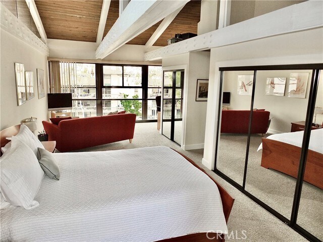 Building Photo - 7321 Marina Pacifica Dr N