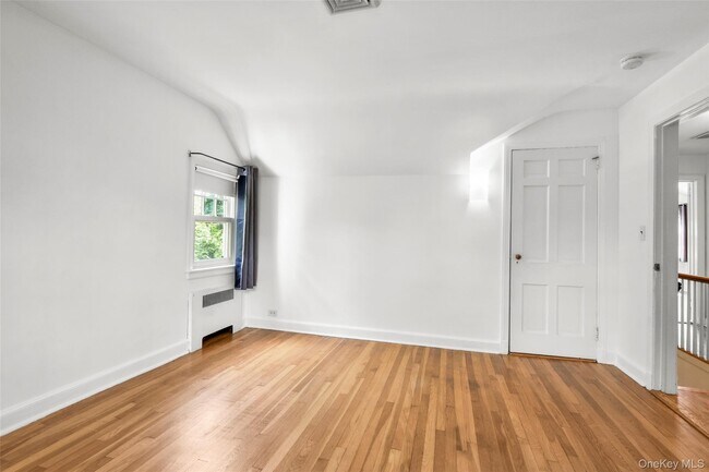 Building Photo - 721 Forest Ave