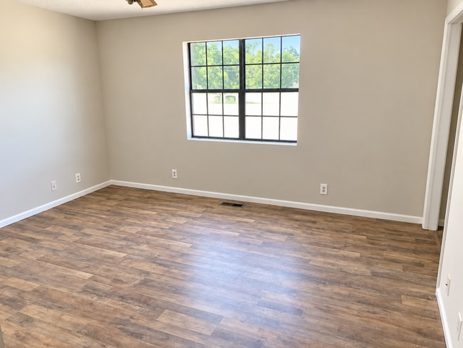 Building Photo - 4938 Log Cabin Dr