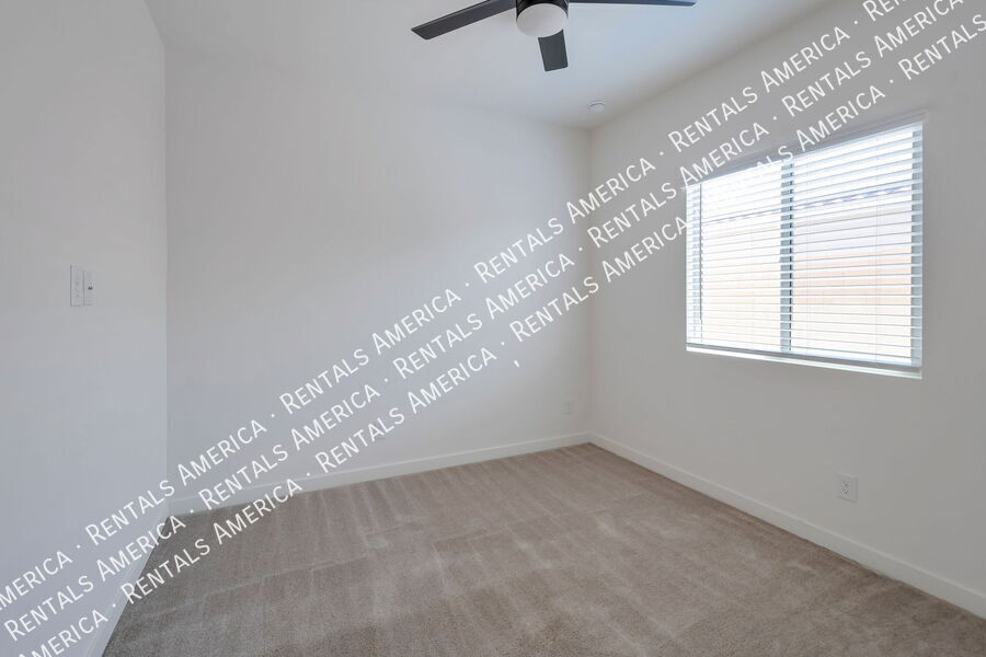 Building Photo - 948 E Wiley Way