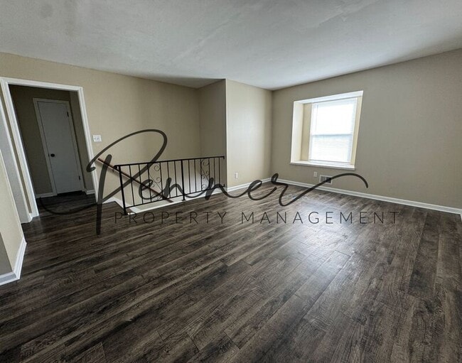 Building Photo - 604 NE Magellan Ave