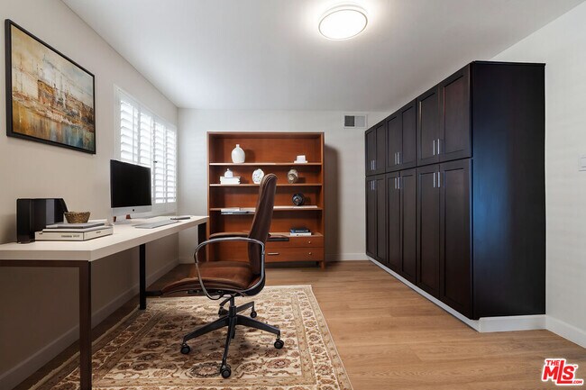 Building Photo - 6143 Lake Lindero Dr
