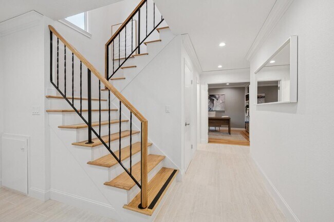 Building Photo - 243 Selby Ln