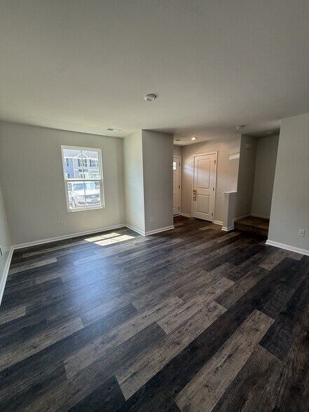 Building Photo - 103 Fernside Ct