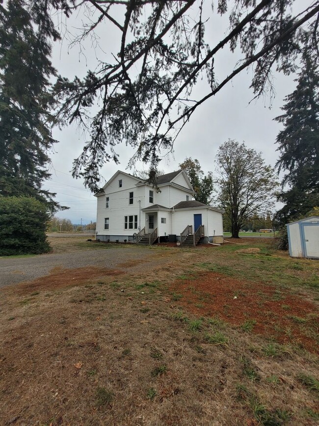 Building Photo - Cozy 4 Bed, 1.5 Bath Country House in Jeff...