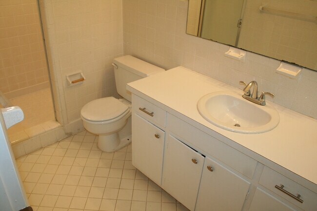 Building Photo - Live at the Center of Modern Conveniences ...