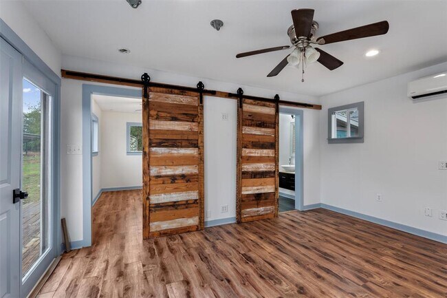 Building Photo - 1100 High Rd