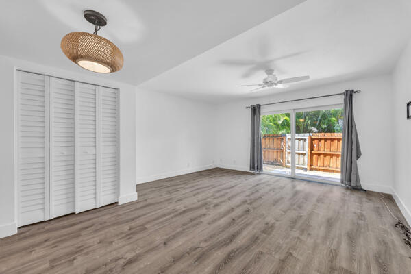 Building Photo - 415 N Cypress Dr