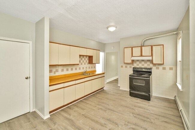 Building Photo - 180 Westville St