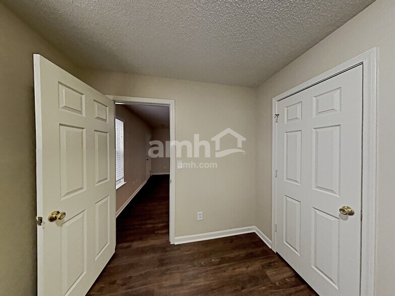 Building Photo - 5970 Water Oaks Dr