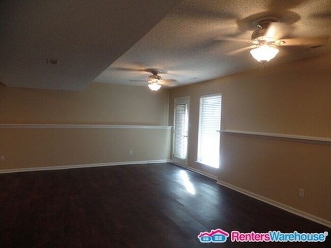 Building Photo - Spacious 4 bd, 3 bth Home in Lees Summit! ...