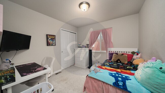 Building Photo - Three Bedroom  Home in Vantana