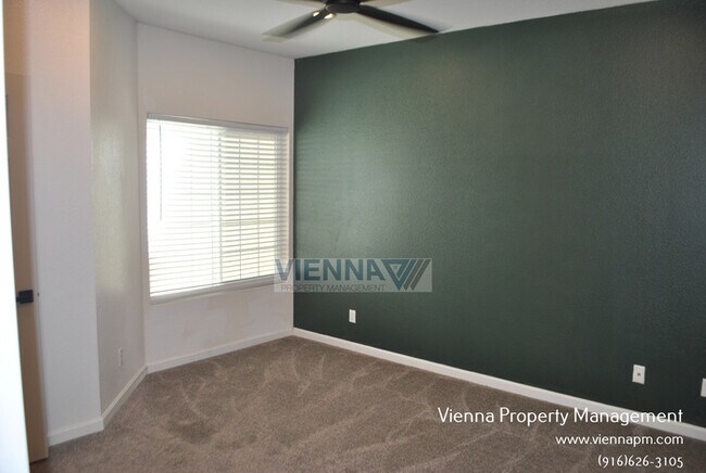 Building Photo - 102 Beachcomber Dr E