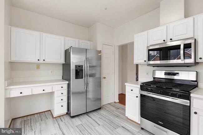 Building Photo - 4131 Fountainside Ln