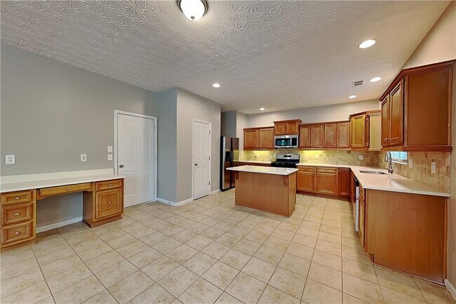 Building Photo - 231 Waterbury Way