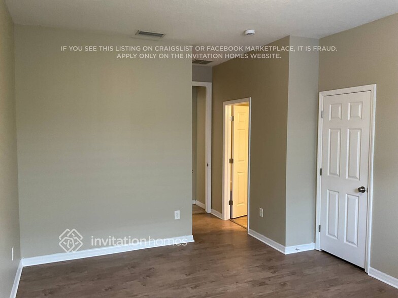Building Photo - 11250 Creek Haven Dr