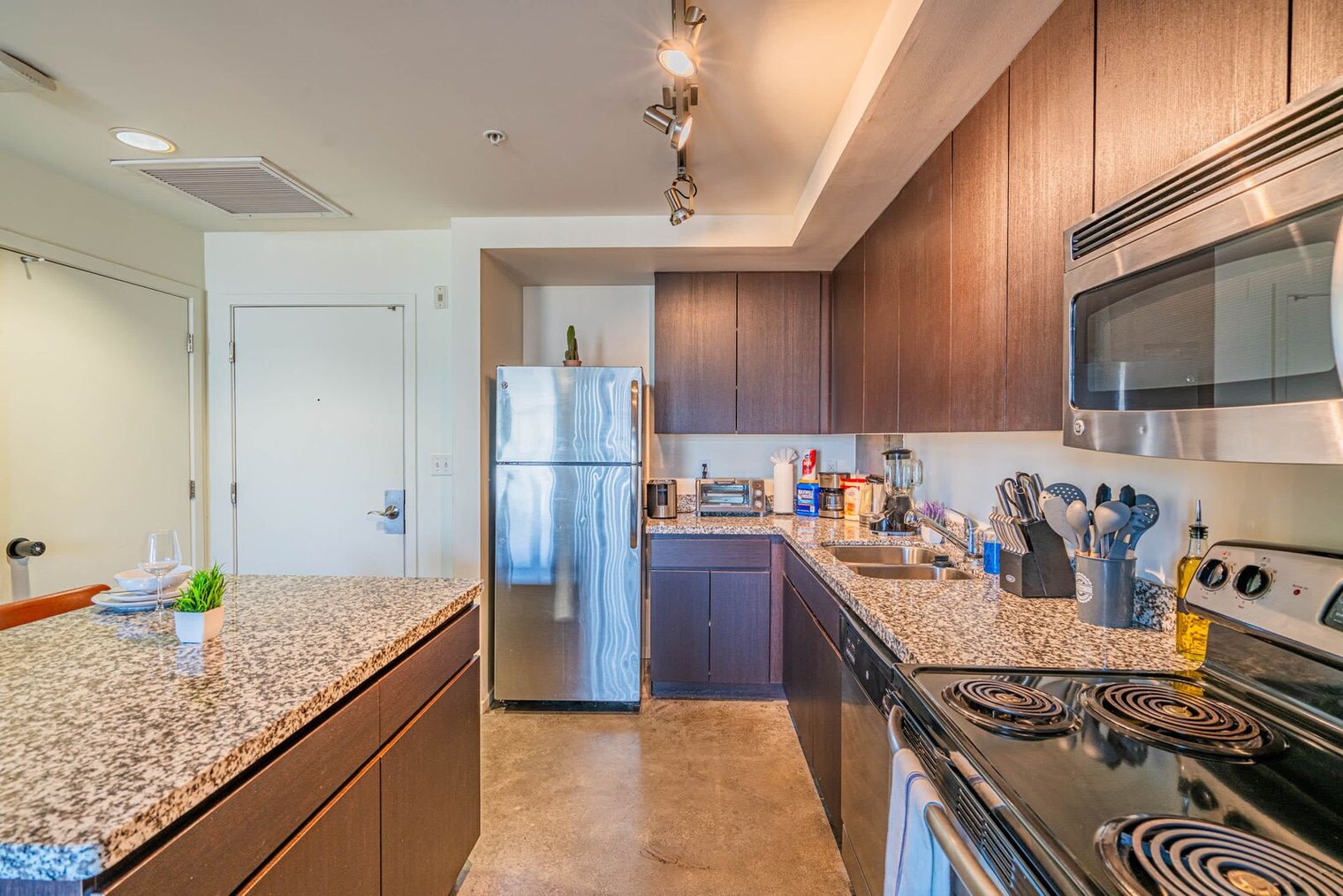 Building Photo - 333 E Roosevelt St