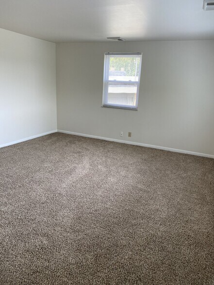 Building Photo - 4947 Charlemar Dr