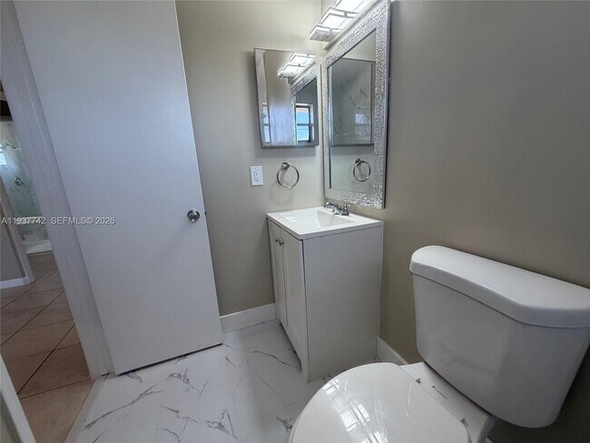 Building Photo - 1206 San Remo Cir